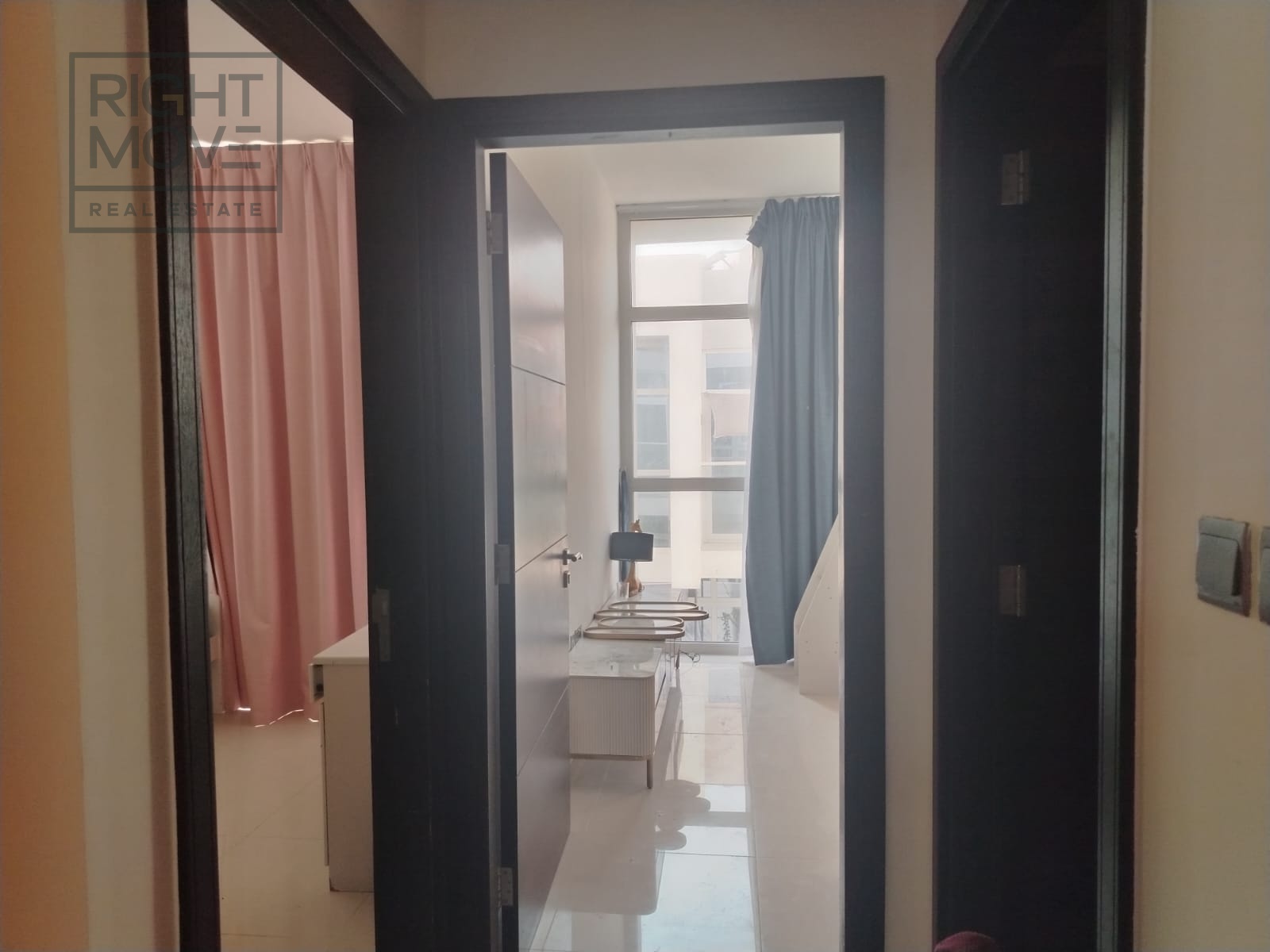 Best Price | 3-BR | Single Row | L-shaped Corner photo 4
