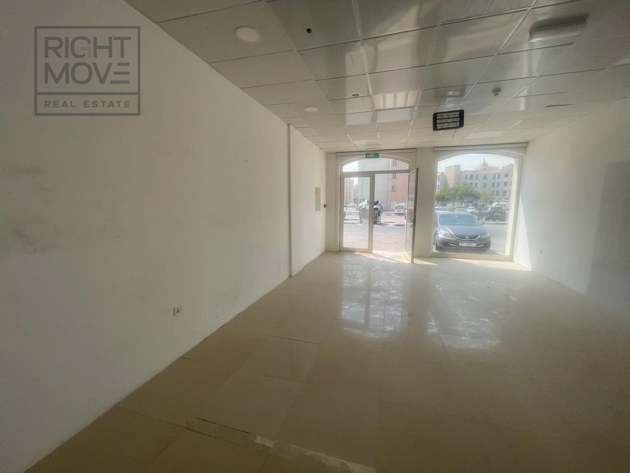 IDEAL FOR DRUG STORE, MEDICAL EQUIPMENT OR FOODSTUFF  Retail Space in Building Z01 Ready to Rent photo 5