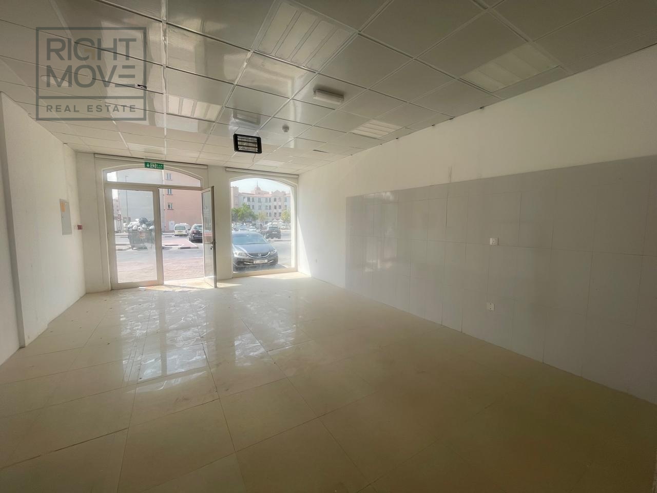 IDEAL FOR DRUG STORE, MEDICAL EQUIPMENT OR FOODSTUFF  Retail Space in Building Z01 Ready to Rent photo 4