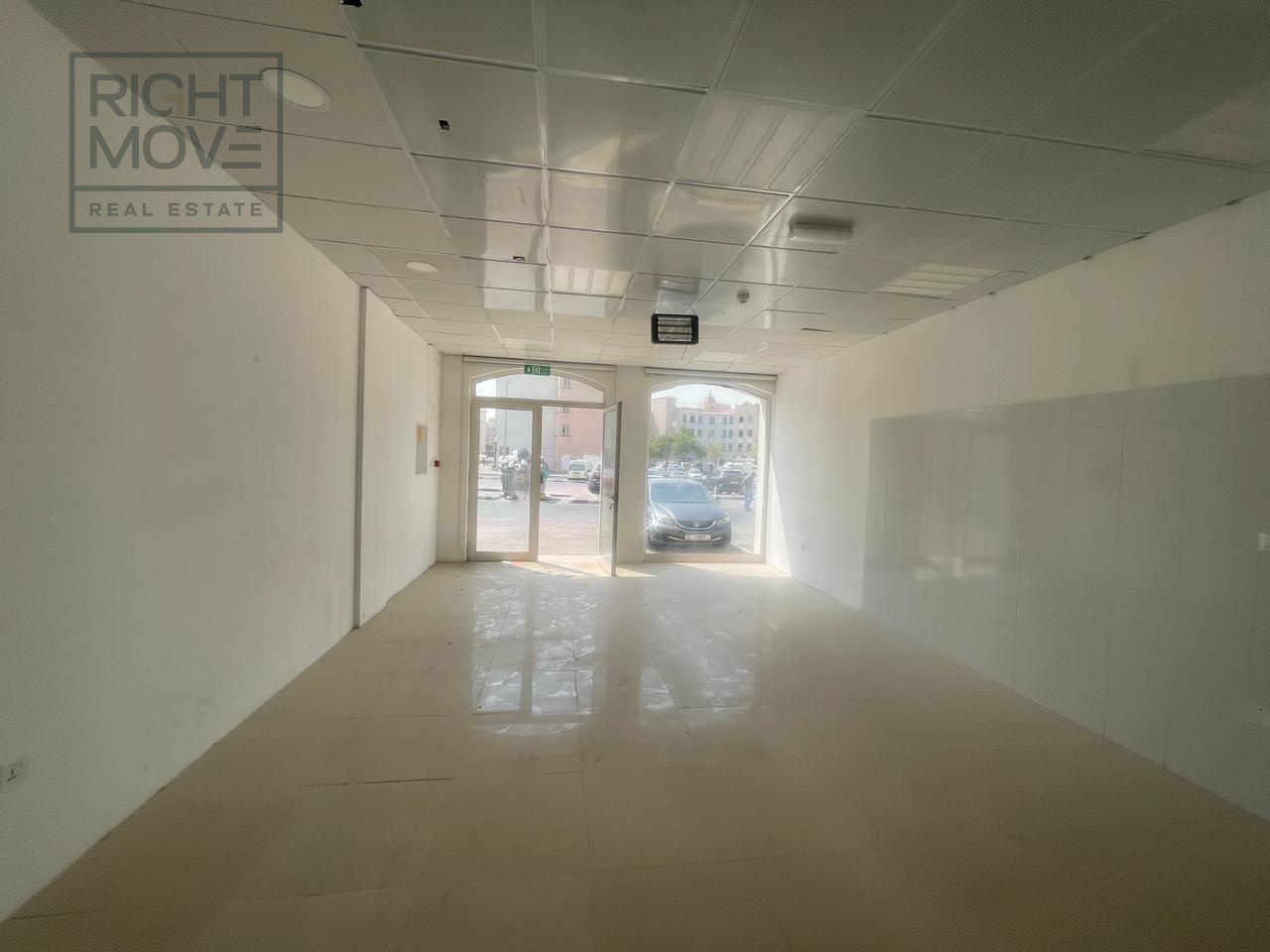 IDEAL FOR DRUG STORE, MEDICAL EQUIPMENT OR FOODSTUFF  Retail Space in Building Z01 Ready to Rent photo 2