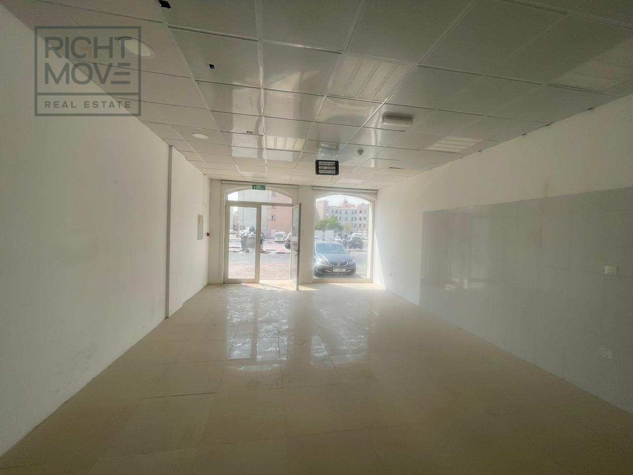 IDEAL FOR DRUG STORE, MEDICAL EQUIPMENT OR FOODSTUFF  Retail Space in Building Z01 Ready to Rent