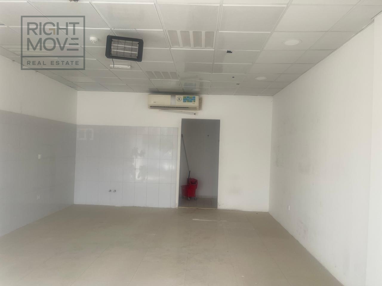 IDEAL FOR DRUG STORE, MEDICAL EQUIPMENT OR FOODSTUFF  Retail Space in Building Z01 Ready to Rent photo 3