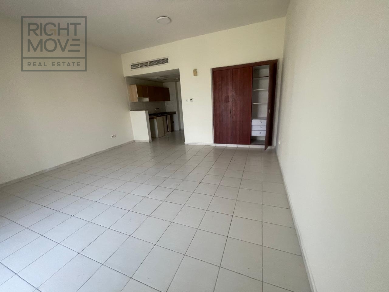 Vacant Studio, Central A/C, Near Metro & Schools photo 5