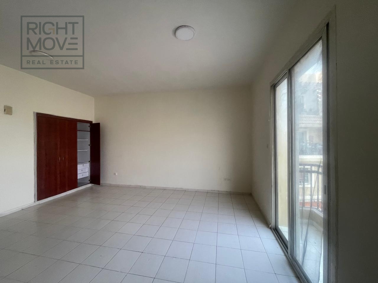 Vacant Studio, Central A/C, Near Metro & Schools photo 4